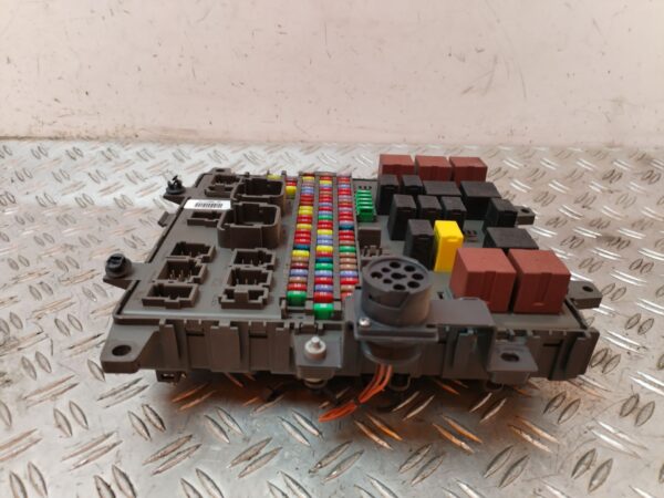 CAJA RELES / FUSIBLES 129740