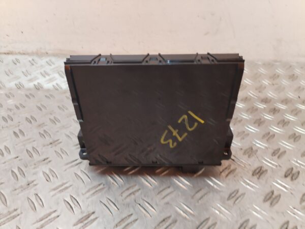 CAJA RELES / FUSIBLES 129818