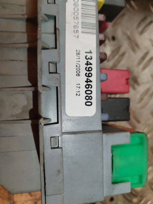 CAJA RELES / FUSIBLES 130465