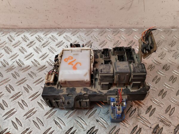 CAJA RELES / FUSIBLES 129983