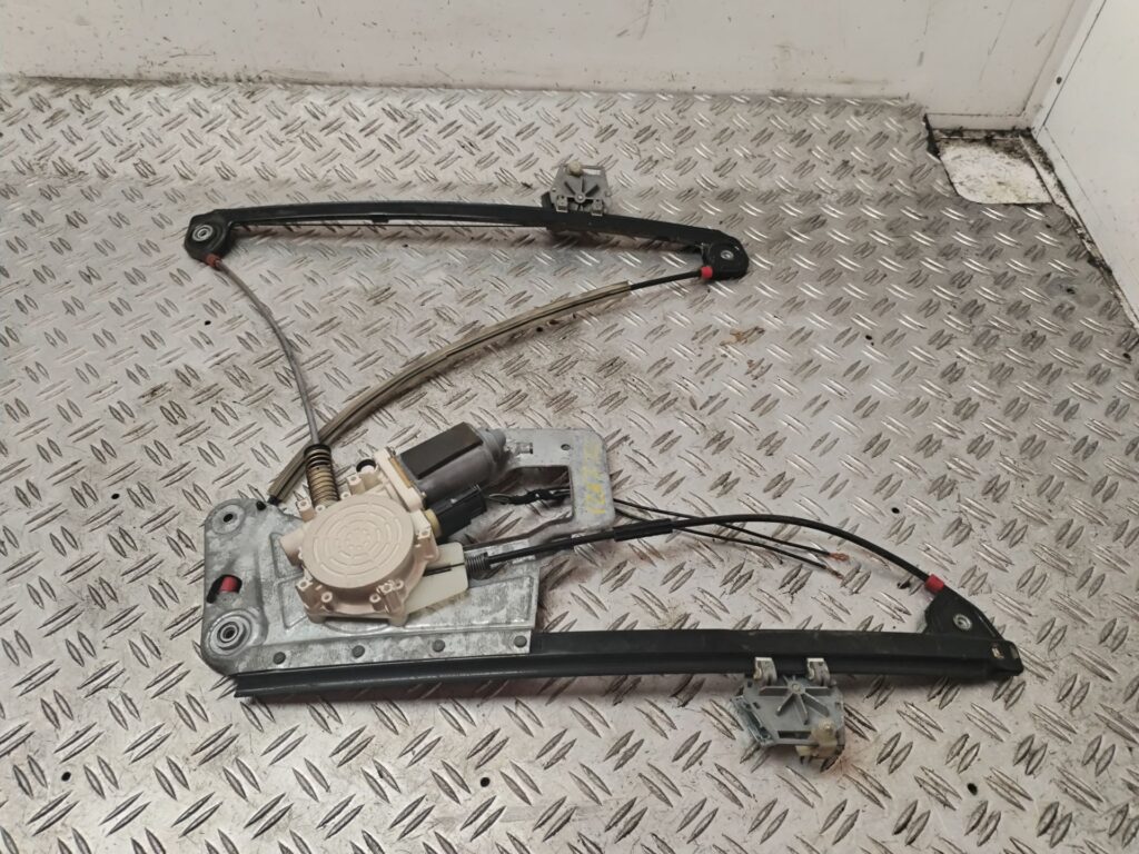 ELEVALUNAS DELANTERO IZQUIERDO 130367