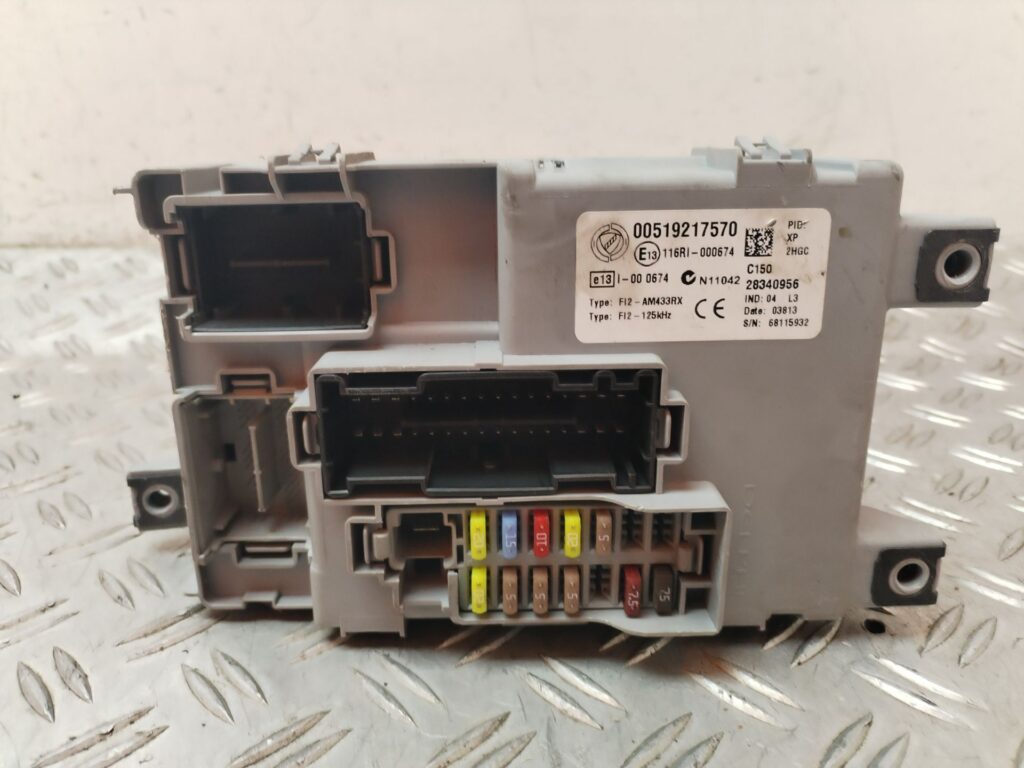 CAJA RELES / FUSIBLES 129340