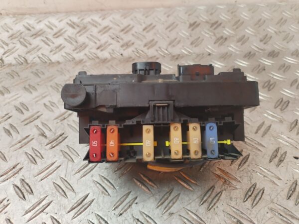 CAJA RELES / FUSIBLES 130492