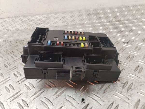 CAJA RELES / FUSIBLES 130595