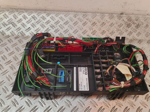 CAJA RELES / FUSIBLES 129250