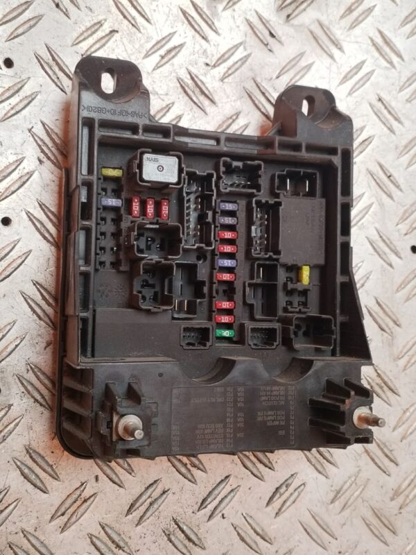 CAJA RELES / FUSIBLES 130441