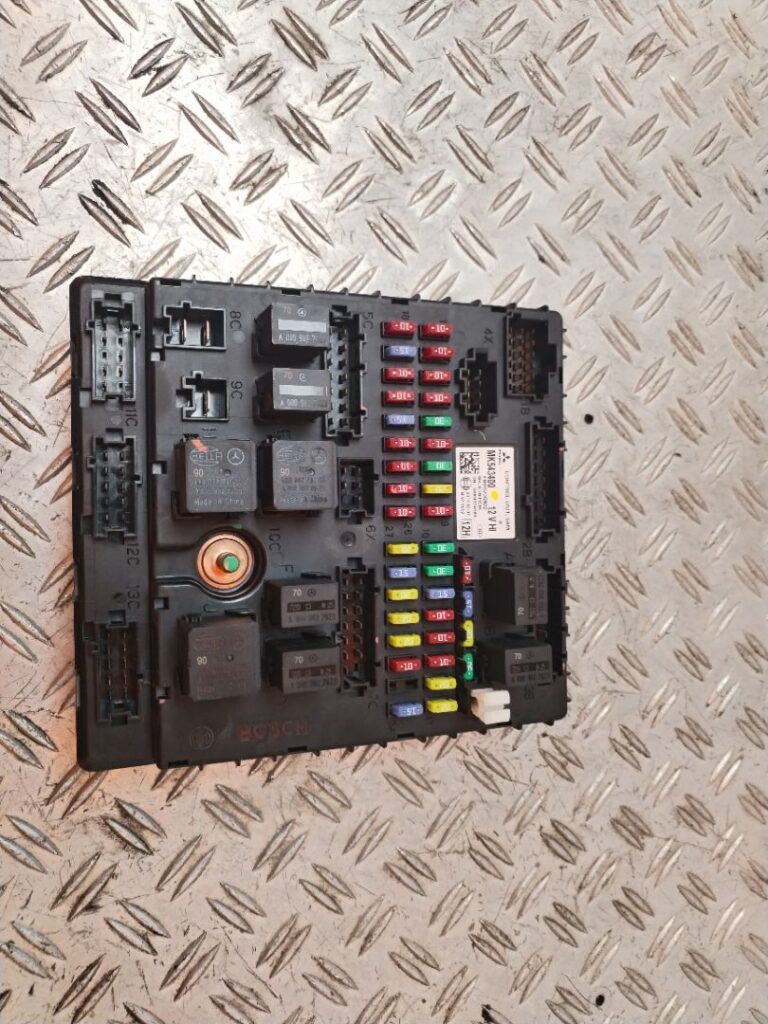CAJA RELES / FUSIBLES 129846