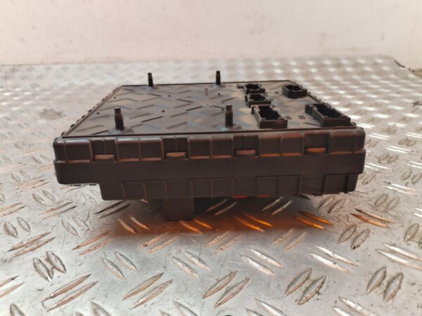 CAJA RELES / FUSIBLES 129846