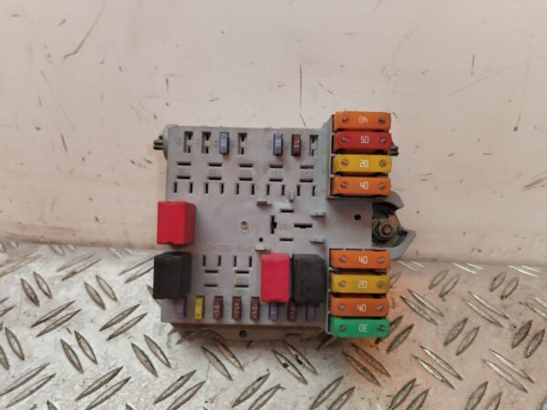 CAJA RELES / FUSIBLES 130465