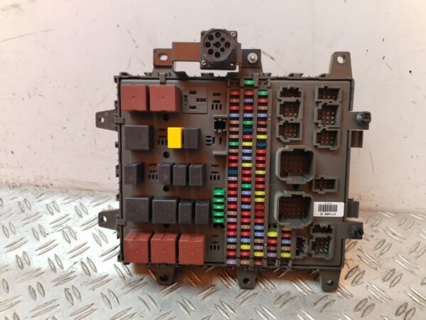CAJA RELES / FUSIBLES 129740