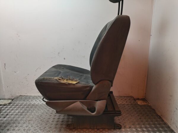 ASIENTO DELANTERO IZQUIERDO 130548