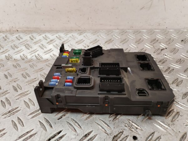 CAJA RELES / FUSIBLES 129968