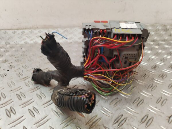 CAJA RELES / FUSIBLES 129341