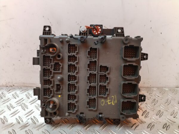 CAJA RELES / FUSIBLES 129740