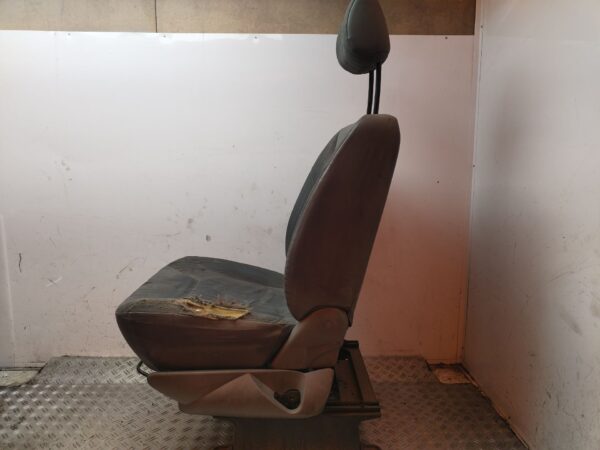 ASIENTO DELANTERO IZQUIERDO 130548