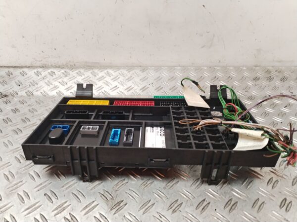 CAJA RELES / FUSIBLES 129646
