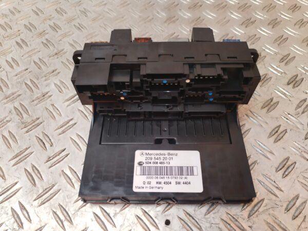 CAJA RELES / FUSIBLES 129818