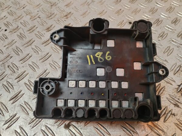 CAJA RELES / FUSIBLES 129229
