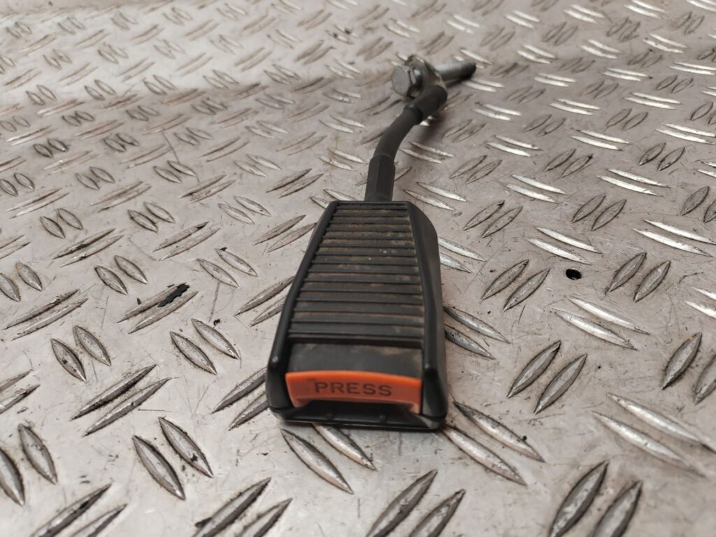 ENGANCHE CINTURON DELANTERO IZQUIERDO 128349