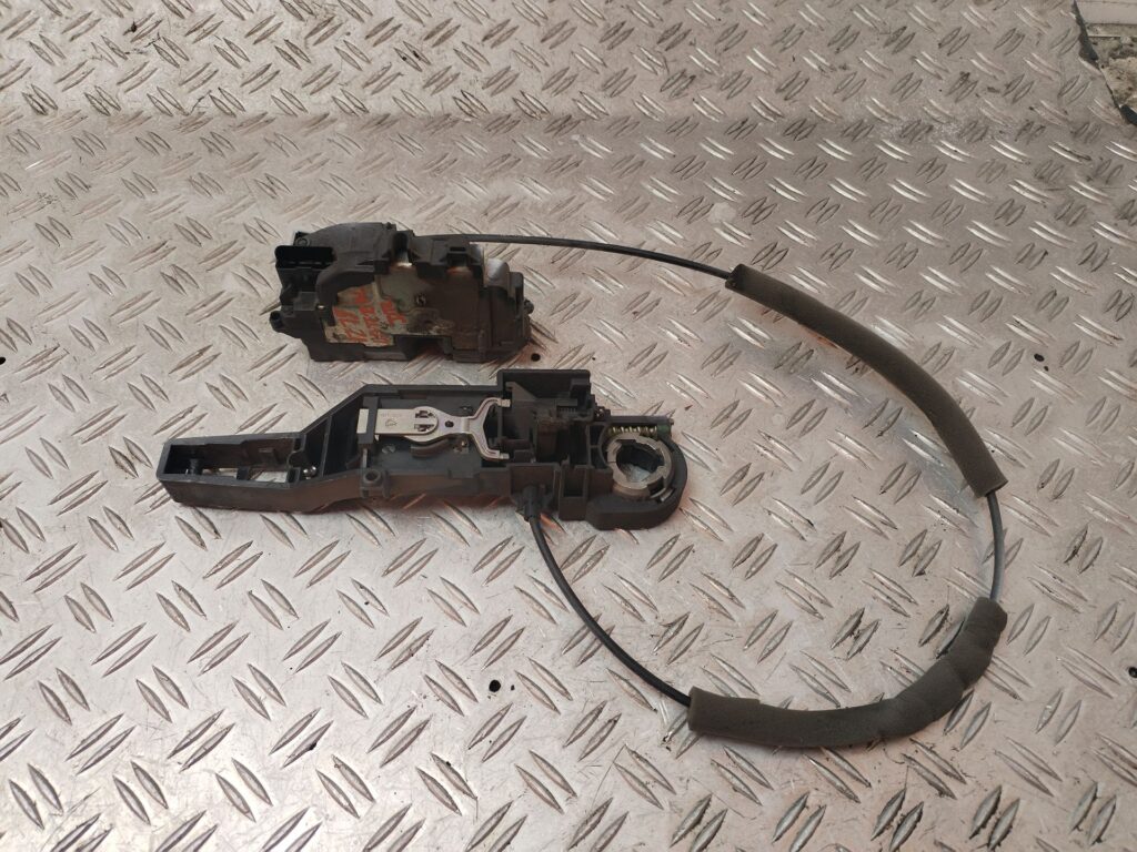 CERRADURA PUERTA LATERAL DERECHA 130281