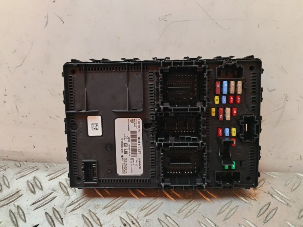 CAJA RELES / FUSIBLES 129222