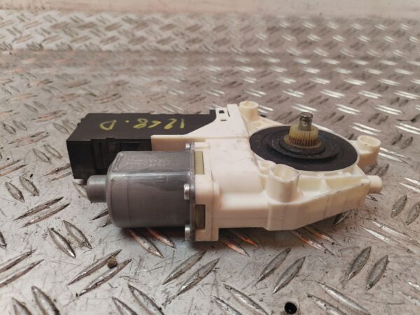 MOTOR ELEVALUNAS DELANTERO DERECHO 130499