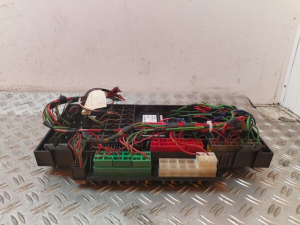 CAJA RELES / FUSIBLES 129250