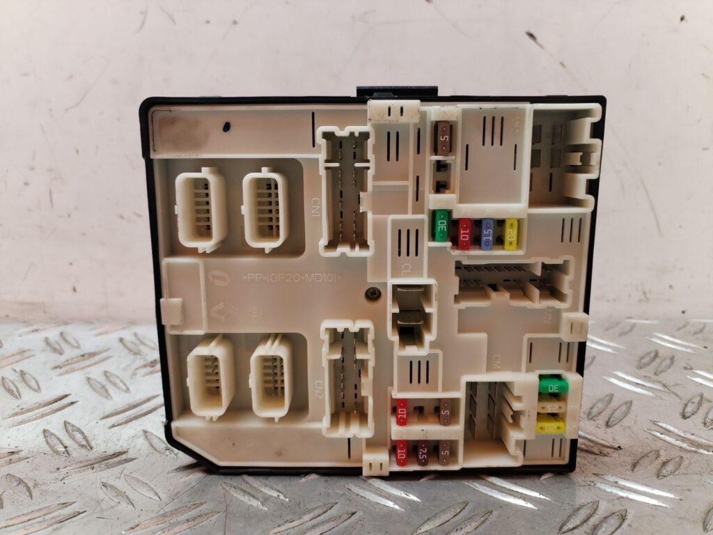 CAJA RELES / FUSIBLES 129955