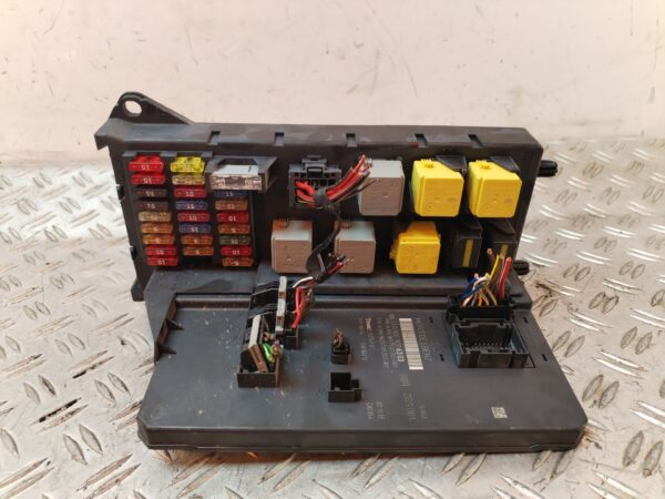 CAJA RELES / FUSIBLES 129949