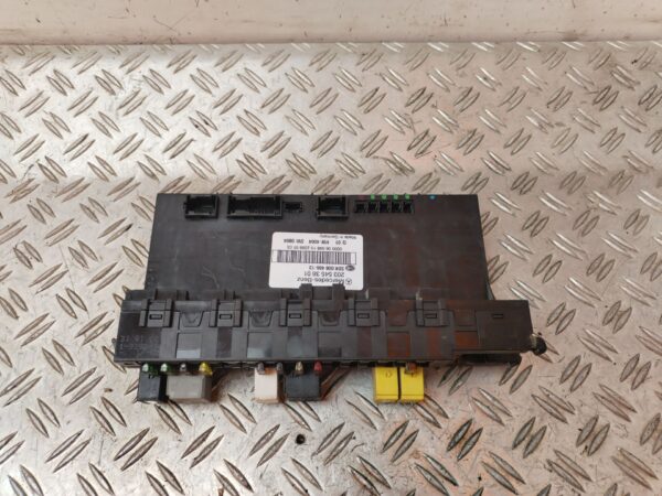 CAJA RELES / FUSIBLES 129586