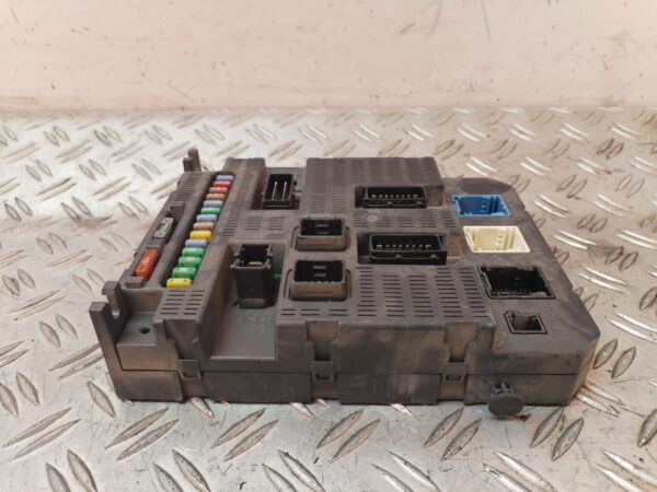 CAJA RELES / FUSIBLES 129720