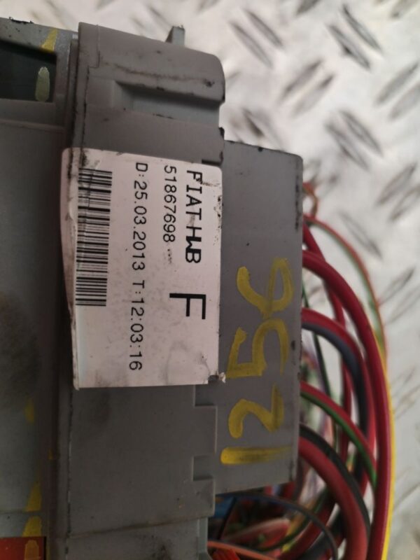 CAJA RELES / FUSIBLES 129341