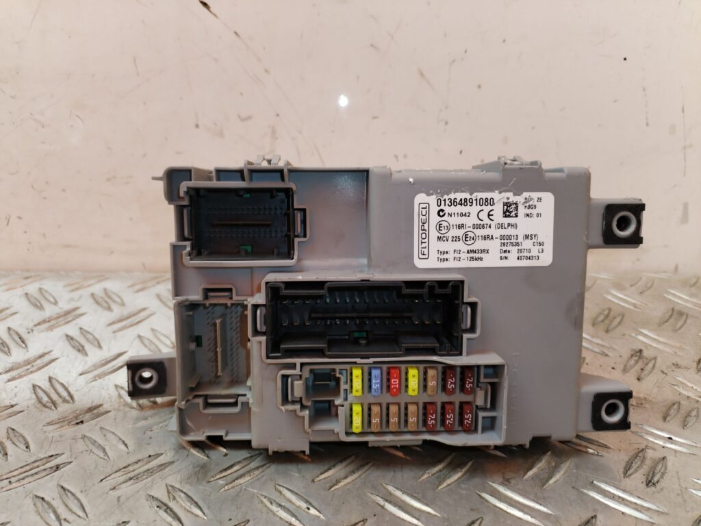 CAJA RELES / FUSIBLES 129970