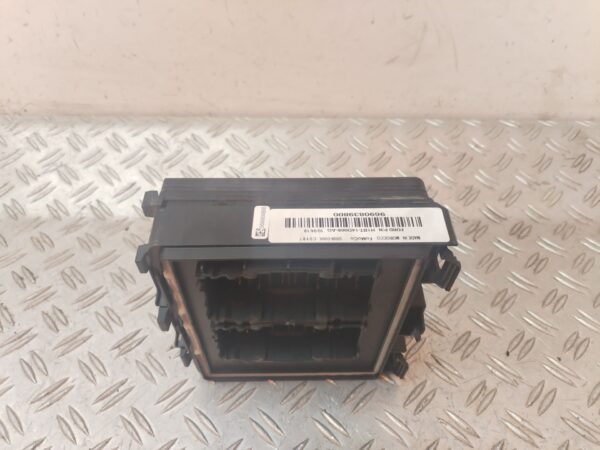 CAJA RELES / FUSIBLES 129434