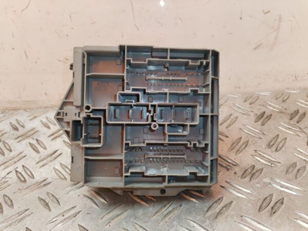 CAJA RELES / FUSIBLES 130465