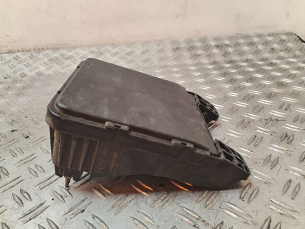 CAJA RELES / FUSIBLES 130441