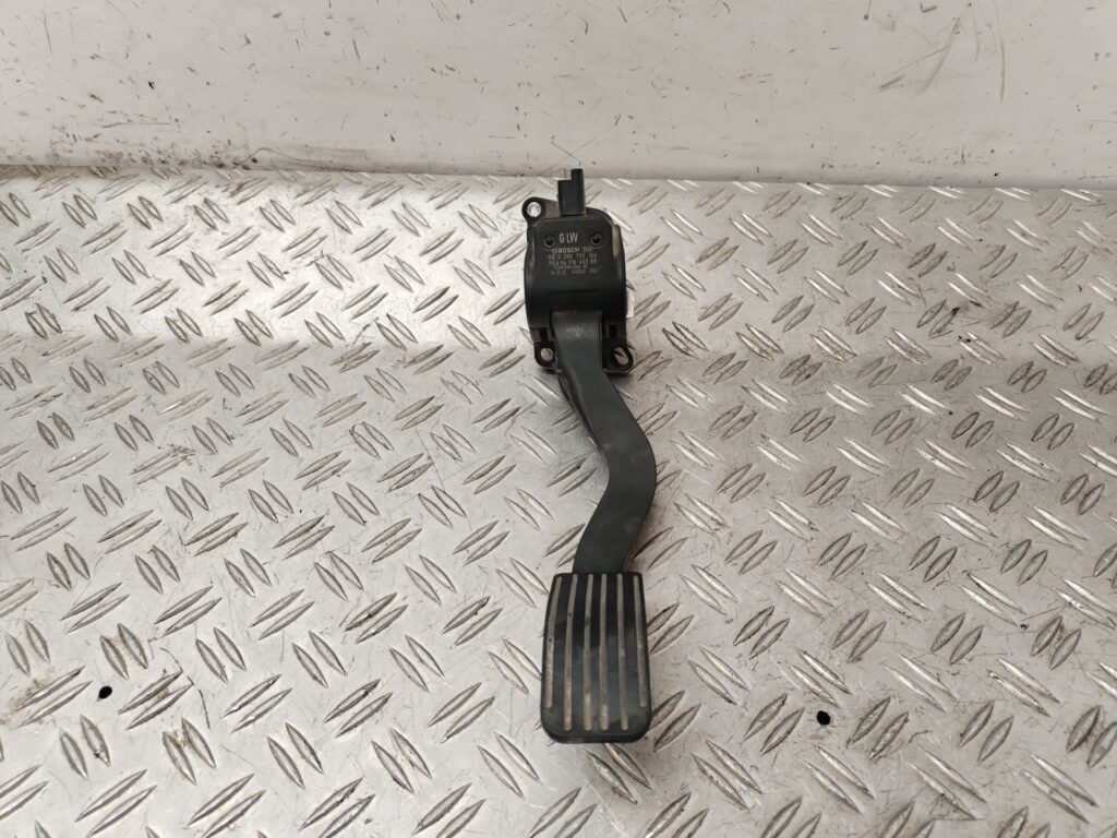 PEDAL ACELERADOR 130025