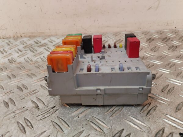 CAJA RELES / FUSIBLES 130465