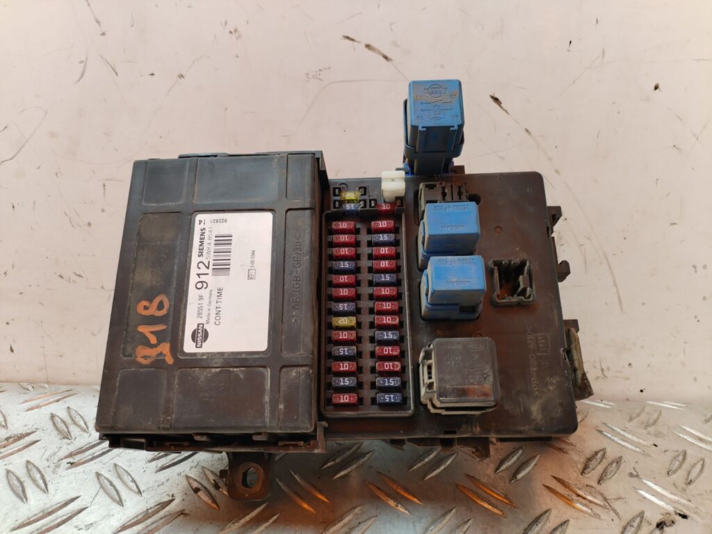 CAJA RELES / FUSIBLES 129983