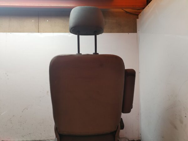 ASIENTO DELANTERO IZQUIERDO 130548