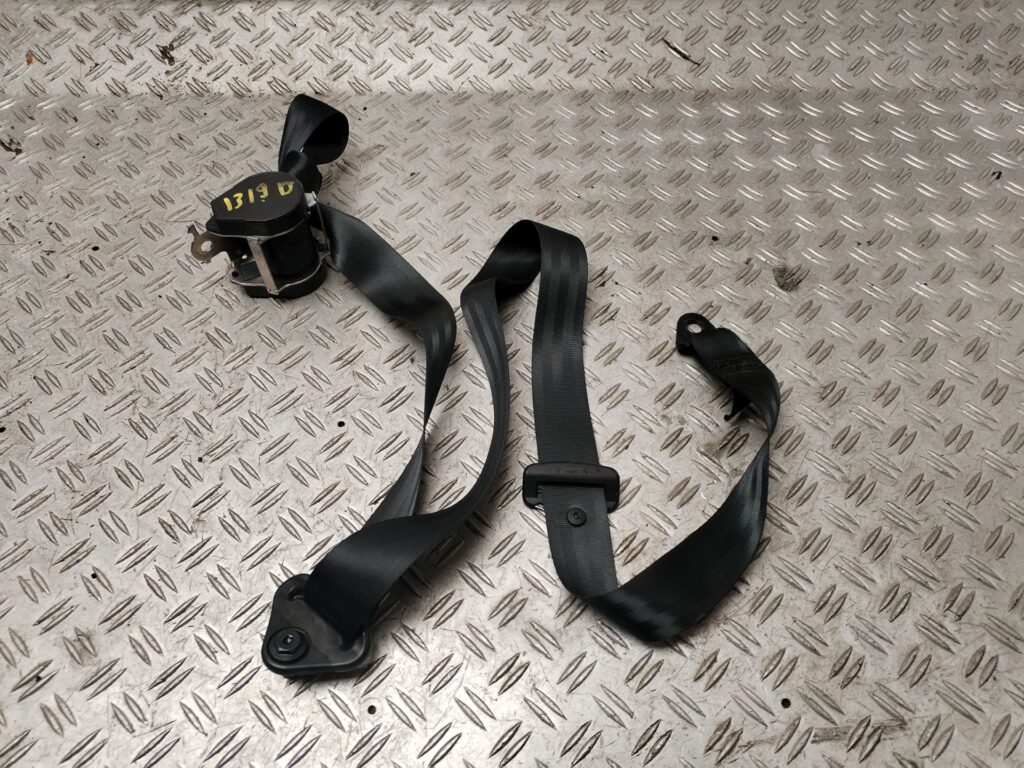 CINTURON SEGURIDAD DELANTERO DERECHO 131177
