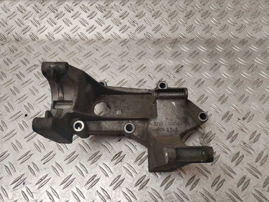 SOPORTE ALTERNADOR 131198