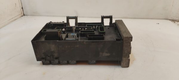 CAJA RELES / FUSIBLES 125009