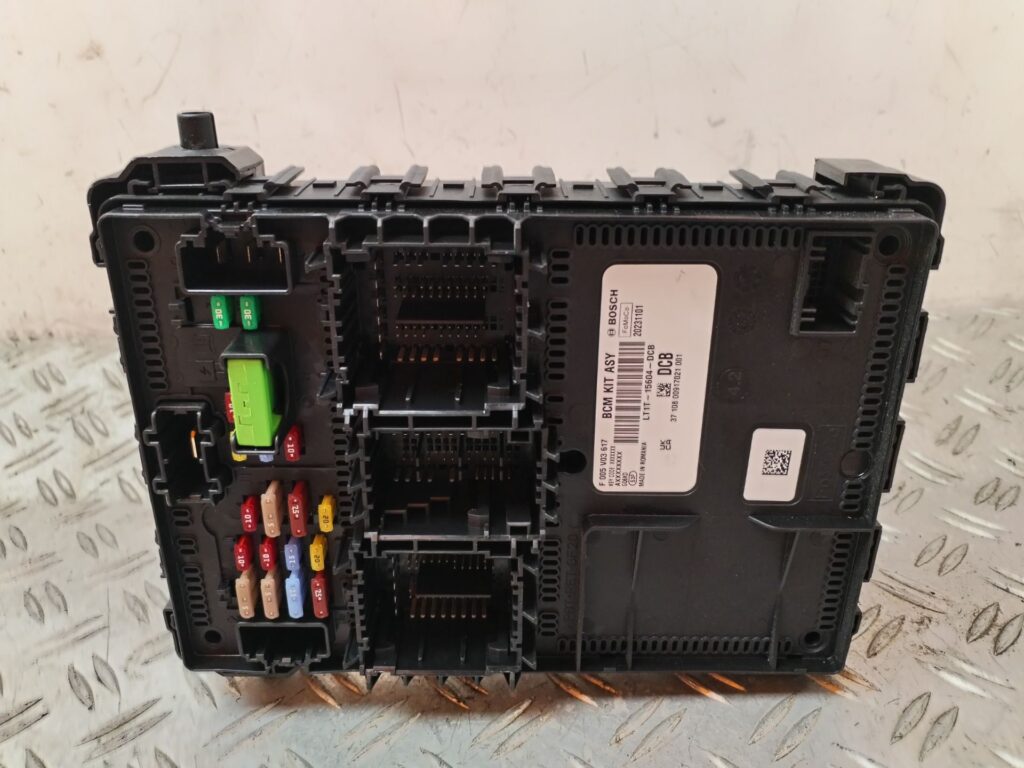 CAJA RELES / FUSIBLES 130696