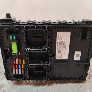 CAJA RELES / FUSIBLES 130696