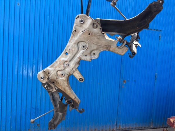 EJE DELANTERO / CUNA MOTOR 131048