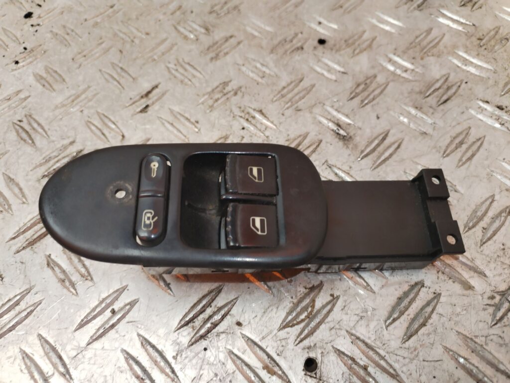 MANDO ELEVALUNAS DELANTERO IZQUIERDO 131268