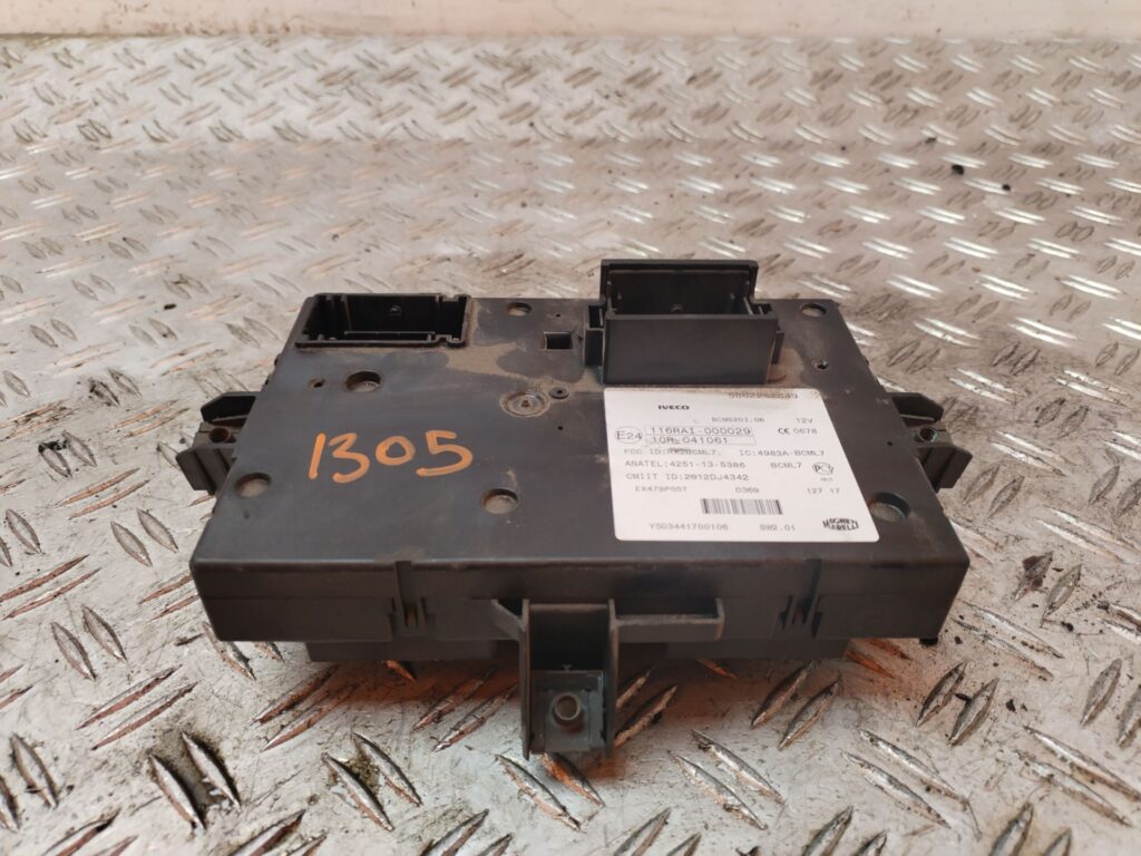 CAJA RELES / FUSIBLES 130394