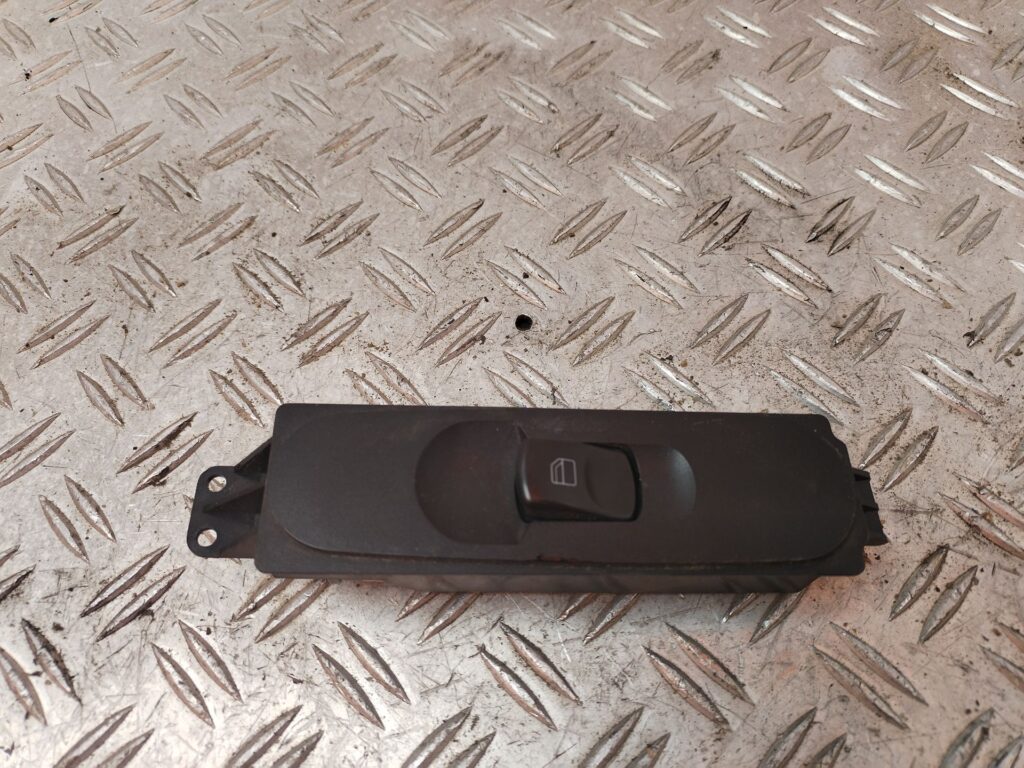 MANDO ELEVALUNAS DELANTERO DERECHO 131263