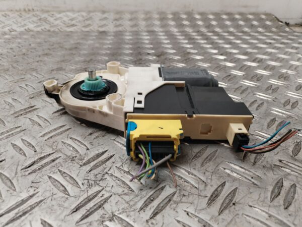 MOTOR ELEVALUNAS DELANTERO DERECHO 130832